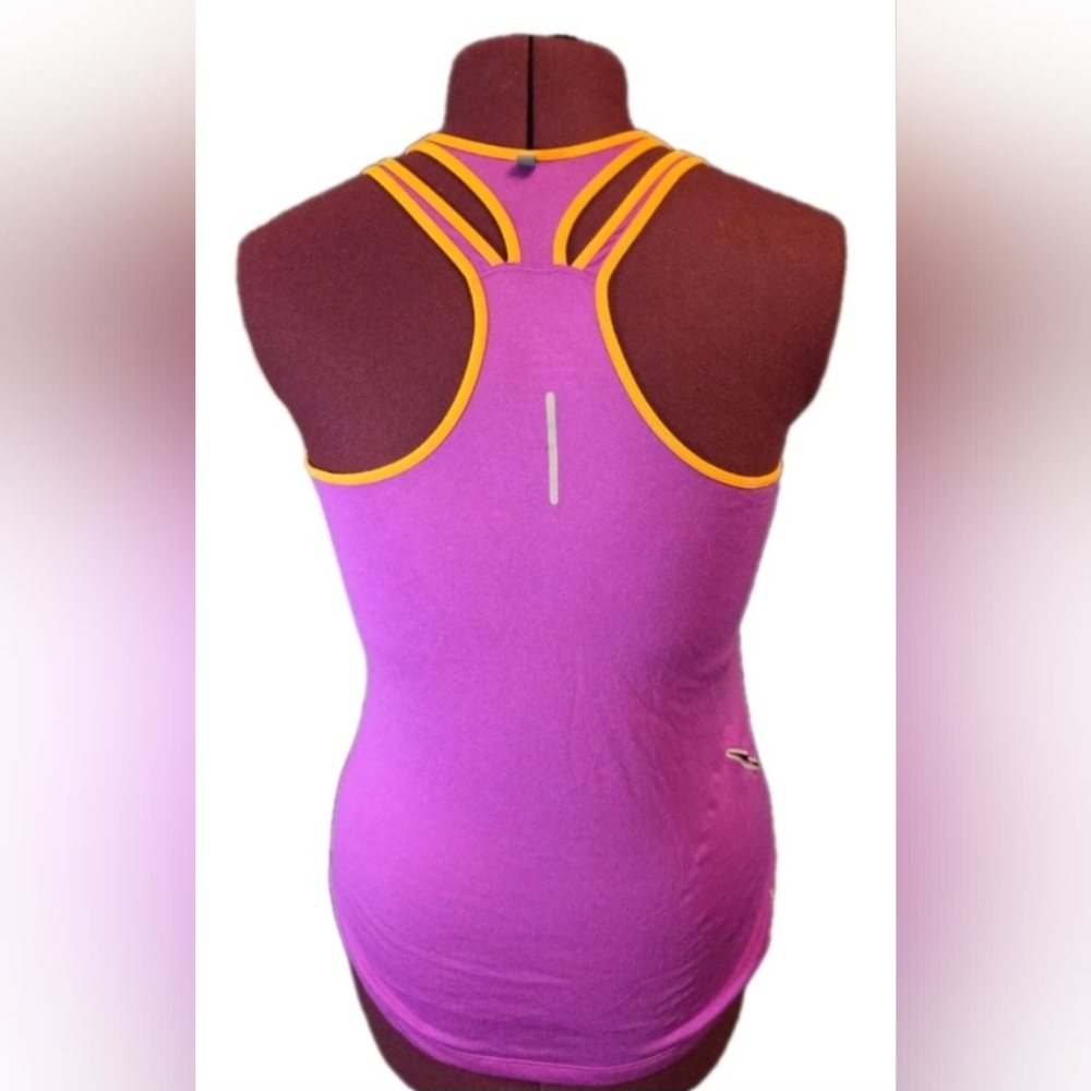 Nike Dri-FIT Women’s Running Tank• Reflective Details•Secure Pocket• Racerback L - Picture 2 of 6